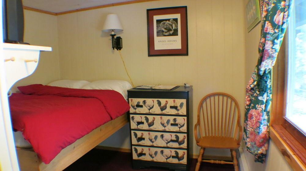Blue Gentian Lodge At Magic Mountain Londonderry ภายนอก รูปภาพ