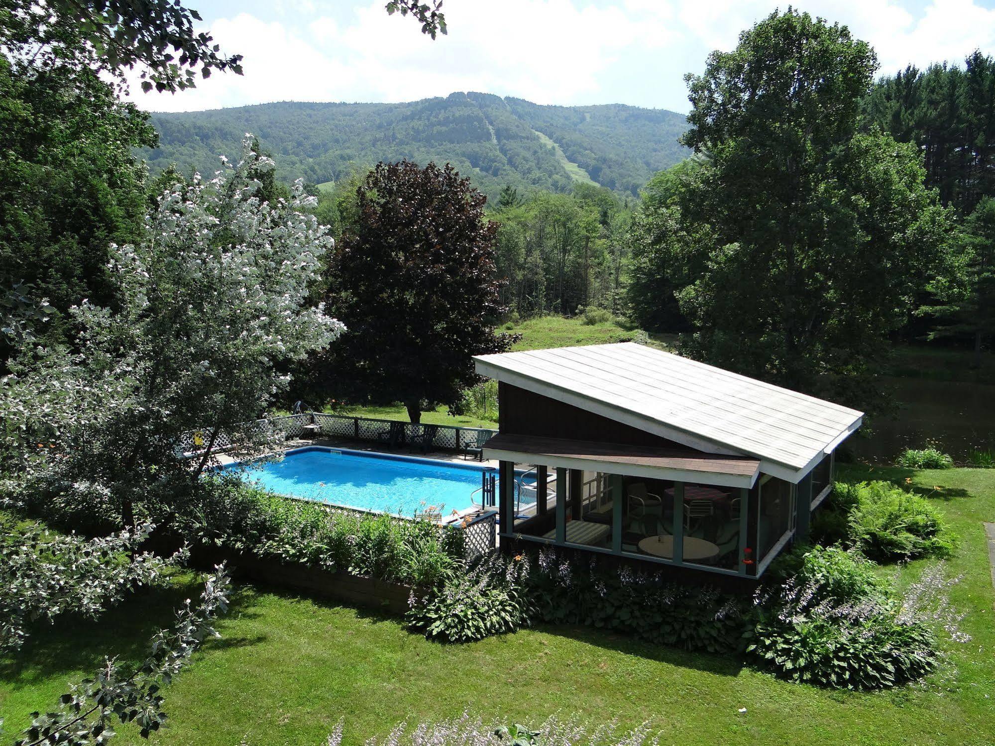 Blue Gentian Lodge At Magic Mountain Londonderry ภายนอก รูปภาพ