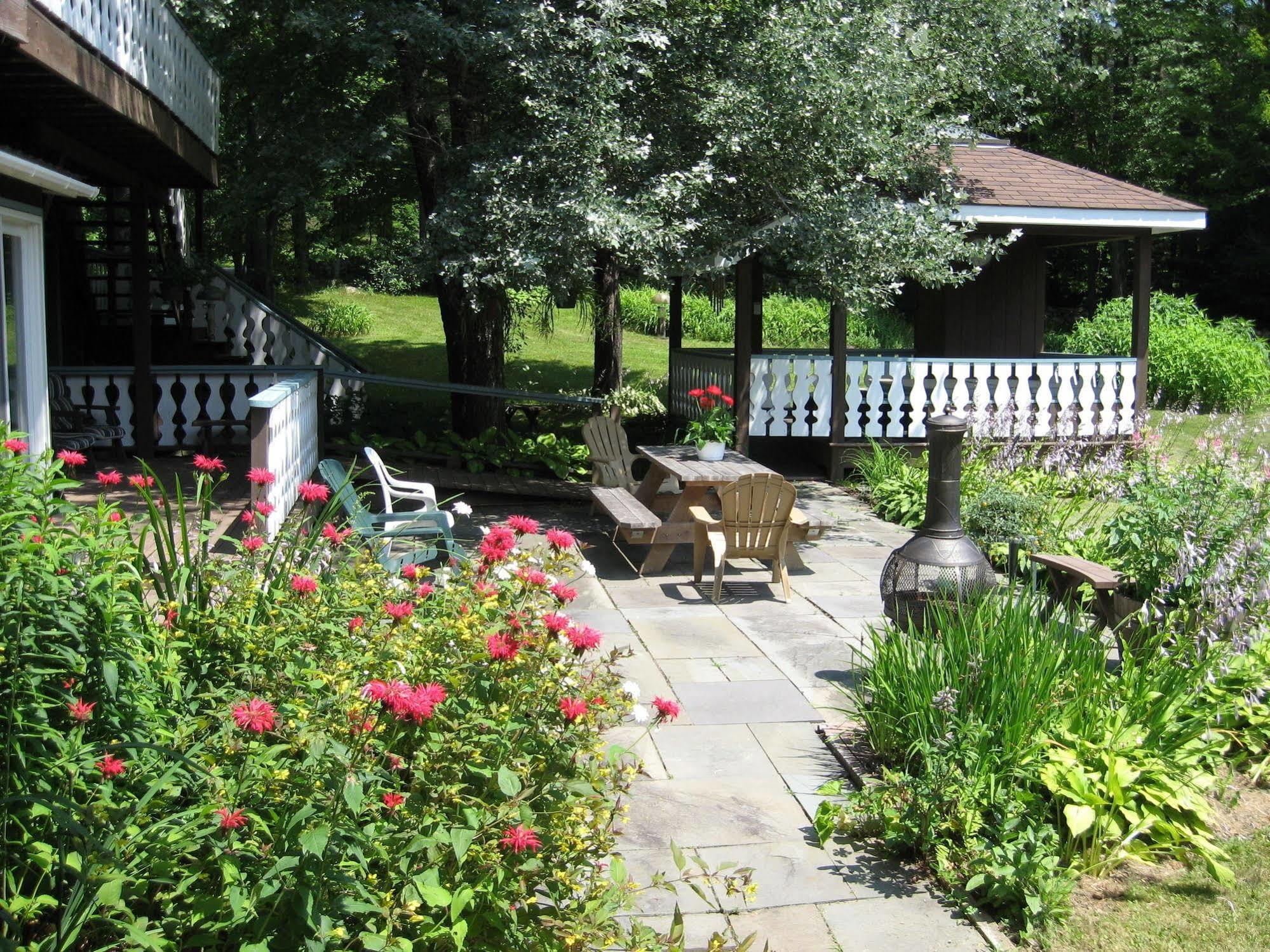 Blue Gentian Lodge At Magic Mountain Londonderry ภายนอก รูปภาพ