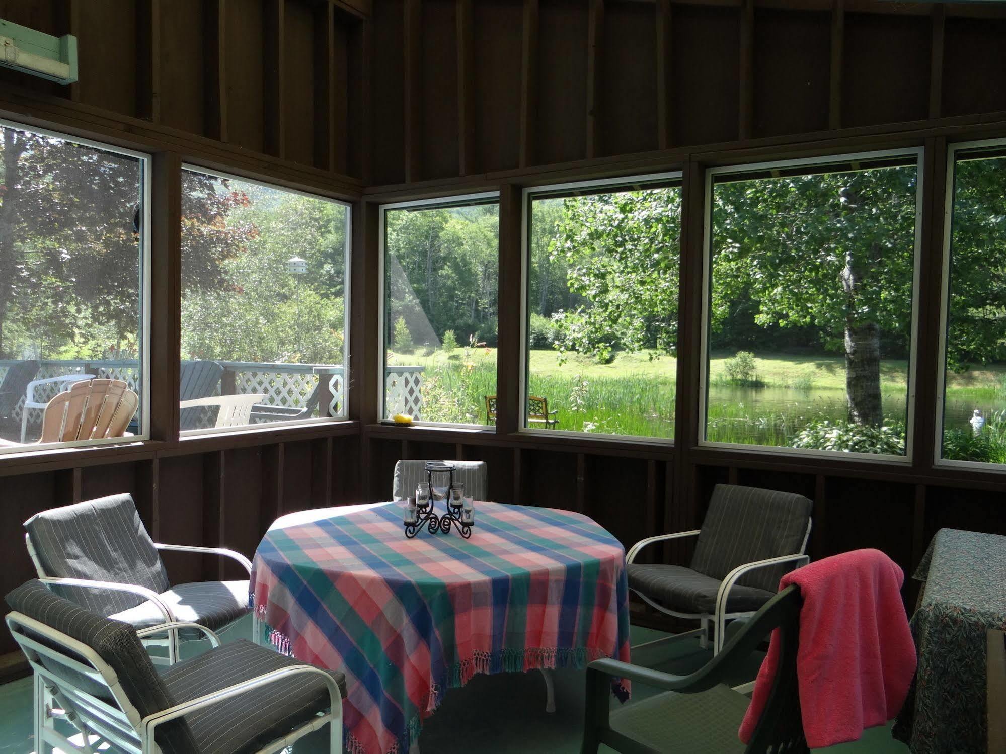 Blue Gentian Lodge At Magic Mountain Londonderry ภายนอก รูปภาพ