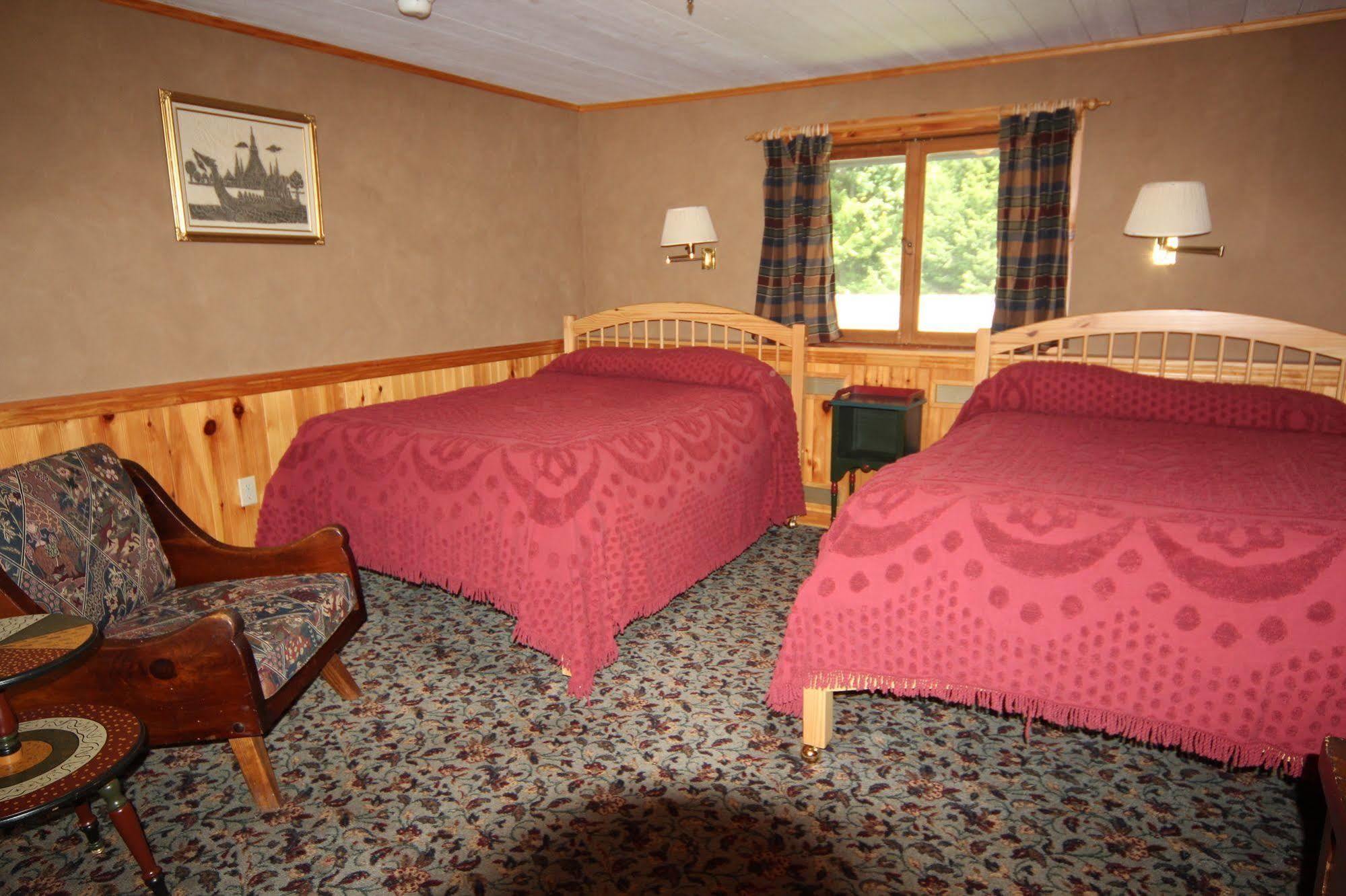 Blue Gentian Lodge At Magic Mountain Londonderry ภายนอก รูปภาพ