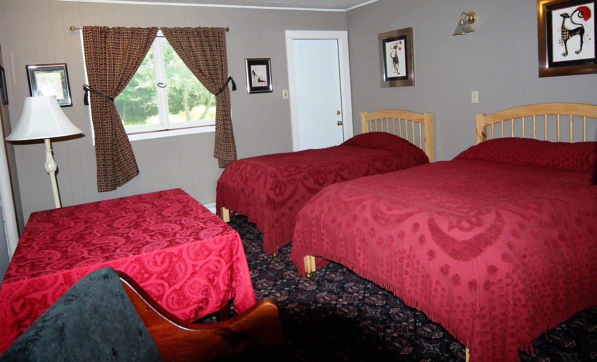 Blue Gentian Lodge At Magic Mountain Londonderry ภายนอก รูปภาพ
